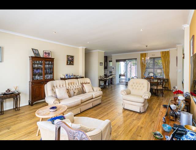3 BEDROOM FREESTANDING FOR SALE IN SUNNINGDALE